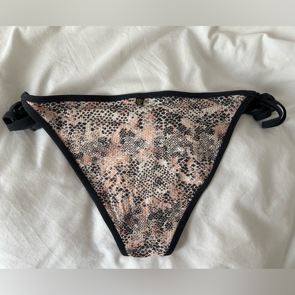 La Vie en Rose Aqua Snakeprint Bikini - Picture 2 of 4